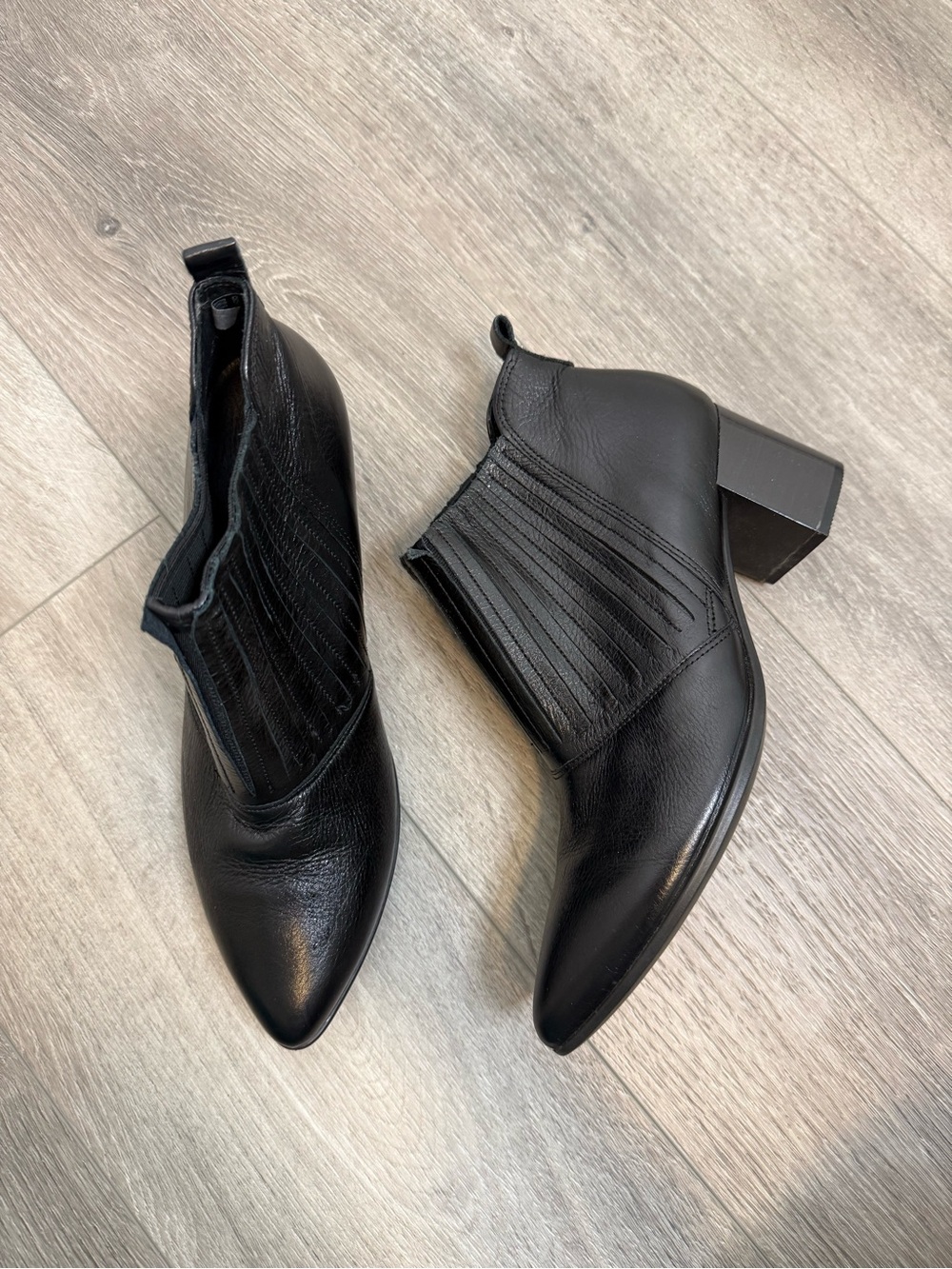 Ecco Black Leather Ankle Booties with Block Heel pointed toe size 40